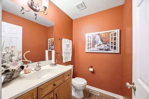 Bath - 1447 Mackenzie Ln, Elgin, IL 60120 photo 1 of 5