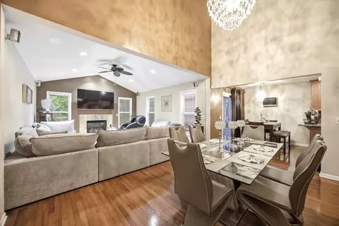 Dining - 1447 Mackenzie Ln, Elgin, IL 60120 photo 3 of 4