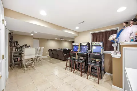 Entry Way - 1447 Mackenzie Ln, Elgin, IL 60120 photo 5 of 7