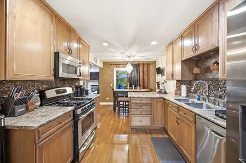 Kitchen - 1447 Mackenzie Ln, Elgin, IL 60120 photo 1 of 2