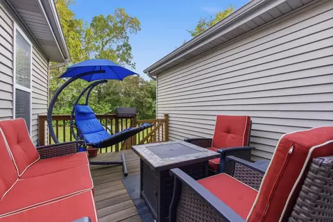 Exterior - 1447 Mackenzie Ln, Elgin, IL 60120 photo 3 of 4