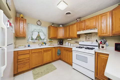 Kitchen - 611 Webster St, Ottawa, IL 61350 photo 2 of 2