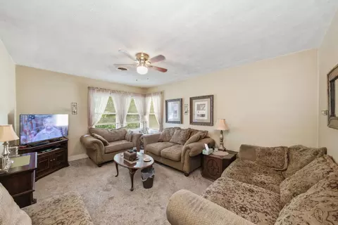 Living - 611 Webster St, Ottawa, IL 61350 photo 2 of 2