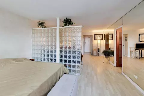 Bedroom - 253 E Delaware Pl #12E, Chicago, IL 60611 photo 2 of 3