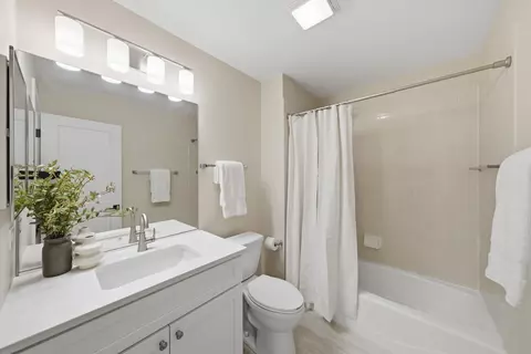 Bath - 21359 Silktree Cir, Plainfield, IL 60544 photo 2 of 2