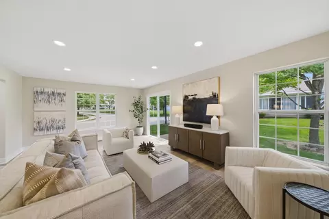 Living - 21359 Silktree Cir, Plainfield, IL 60544 photo 2 of 5