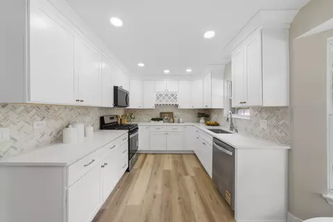Kitchen - 21359 Silktree Cir, Plainfield, IL 60544 photo 1 of 1