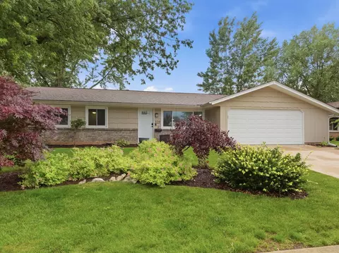 128 Patricia Dr, Schaumburg, IL 60193