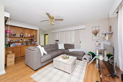 Living - 613 Webster St, Ottawa, IL 61350 photo 2 of 2