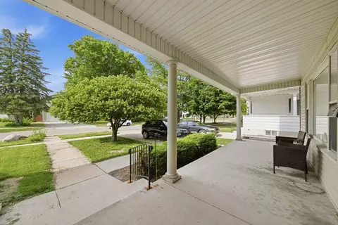 Exterior - 613 Webster St, Ottawa, IL 61350 photo 1 of 3