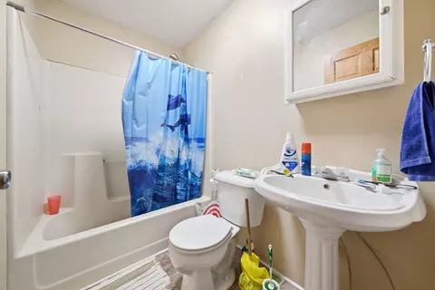 Bath - 613 Webster St, Ottawa, IL 61350 photo 3 of 3