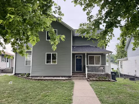 2631 Roosevelt St, Clinton, IA 52732