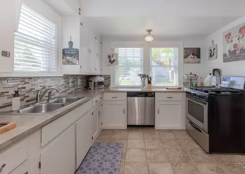 Kitchen - 2544 23rd Avenue A Ave, Moline, IL 61265 photo 2 of 3