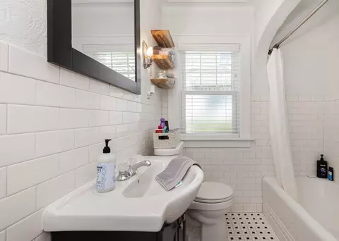 Bath - 2544 23rd Avenue A Ave, Moline, IL 61265 photo 1 of 3
