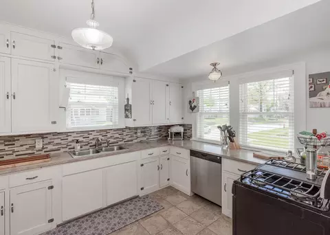 Kitchen - 2544 23rd Avenue A Ave, Moline, IL 61265 photo 1 of 3