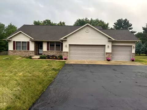 10092 Raindance Dr E, Rochelle, IL 61068