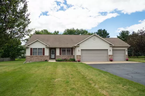 10092 Raindance Dr E, Rochelle, IL 61068