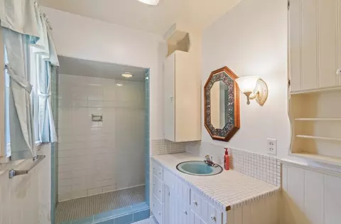 Bath - 1368 E 16th Rd, Streator, IL 61364 photo 2 of 3
