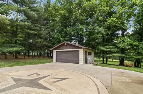 Exterior - 1368 E 16th Rd, Streator, IL 61364 photo 9 of 11