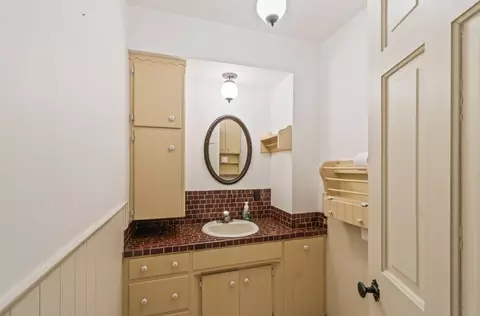 Bath - 1368 E 16th Rd, Streator, IL 61364 photo 3 of 3