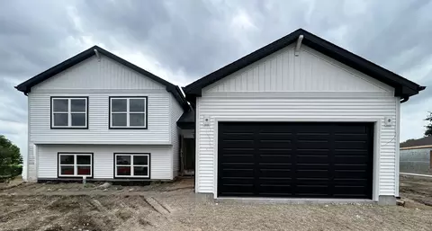 1416 Lilac Ln, Harvard, IL 60033