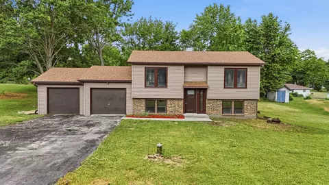 8320 Phyllis Rd, Rockford, IL 61108