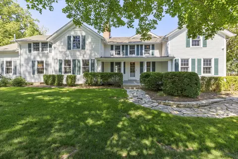 332 Old Sutton Rd, Barrington Hills, IL 60010