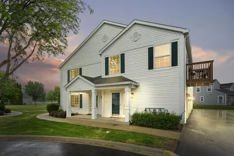 696 Fieldcrest Dr #C, South Elgin, IL 60177