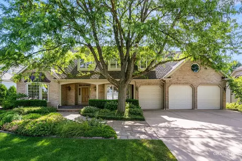 1495 Woodcrest Ct, Aurora, IL 60502