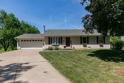 1608 W 4th St, Coal Valley, IL 61240