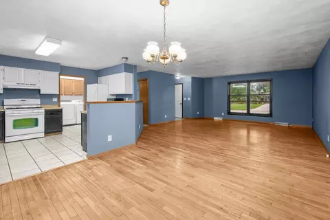 Living - 619 Shadycrest Dr, Kewanee, IL 61443 photo 1 of 4