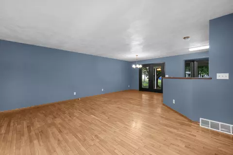 Living - 619 Shadycrest Dr, Kewanee, IL 61443 photo 4 of 4