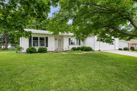 619 Shadycrest Dr, Kewanee, IL 61443