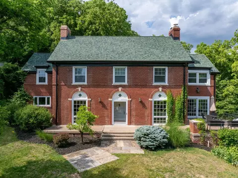 40 Edgehill Ter, Davenport, IA 52803