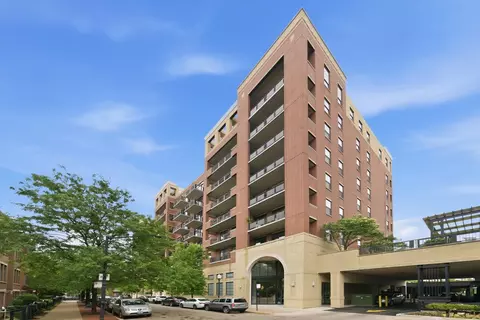 811 W 15th Pl #807, Chicago, IL 60608
