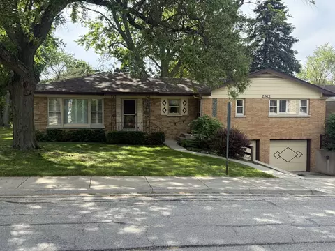 2912 Old Glenview Rd, Wilmette, IL 60091
