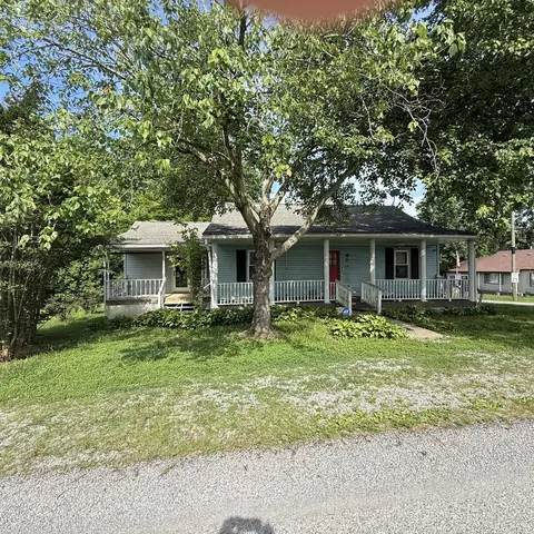 825 3rd St, Rosiclare, IL 62982