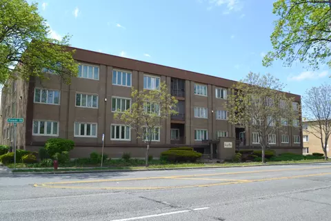 10048 S Pulaski Rd #3E, Oak Lawn, IL 60453