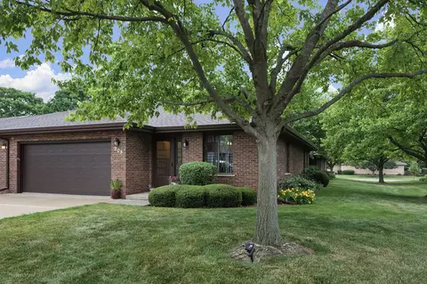 905 Shagbark Rd #905, New Lenox, IL 60451