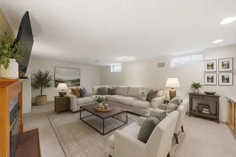 Living - 415 N Worth Ave, Elgin, IL 60123 photo 4 of 4
