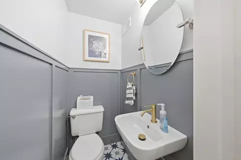 Bath - 415 N Worth Ave, Elgin, IL 60123 photo 1 of 3