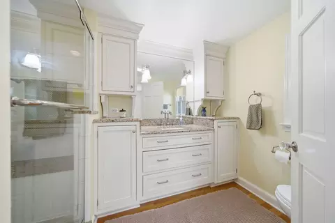 Bath - 415 N Worth Ave, Elgin, IL 60123 photo 2 of 3