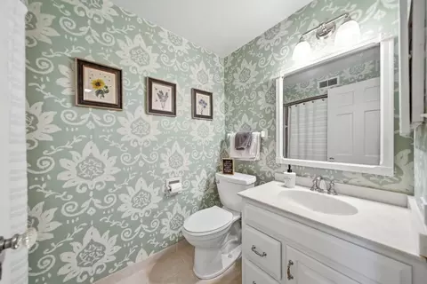 Bath - 415 N Worth Ave, Elgin, IL 60123 photo 3 of 3