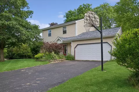 901 Portsmouth Dr, Island Lake, IL 60042