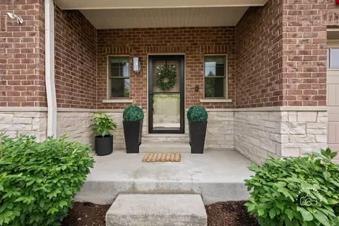 Exterior - 413 W Pierce Rd, Itasca, IL 60143 photo 3 of 4