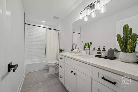 Bath - 413 W Pierce Rd, Itasca, IL 60143 photo 3 of 4