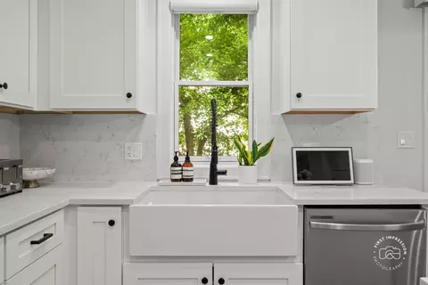 Kitchen - 413 W Pierce Rd, Itasca, IL 60143 photo 3 of 4