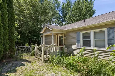 2532 Roberts St, Bettendorf, IA 52722