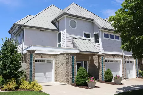 173 Beacon Harbor Cir, East Moline, IL 61244