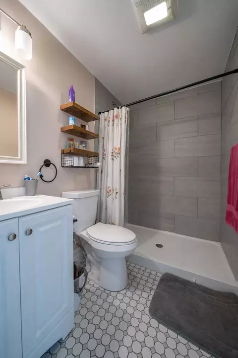 Bath - 1704 Maple Ave, Northbrook, IL 60062 photo 1 of 3